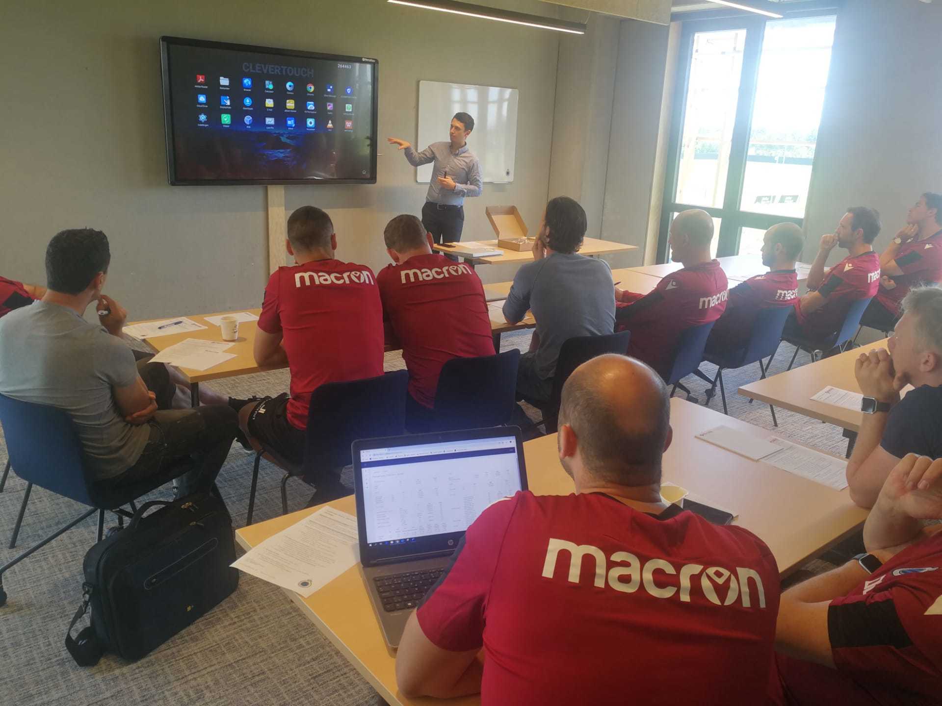 Club Brugge Marcelis Clevertouch smart office Opleiding touchscreens