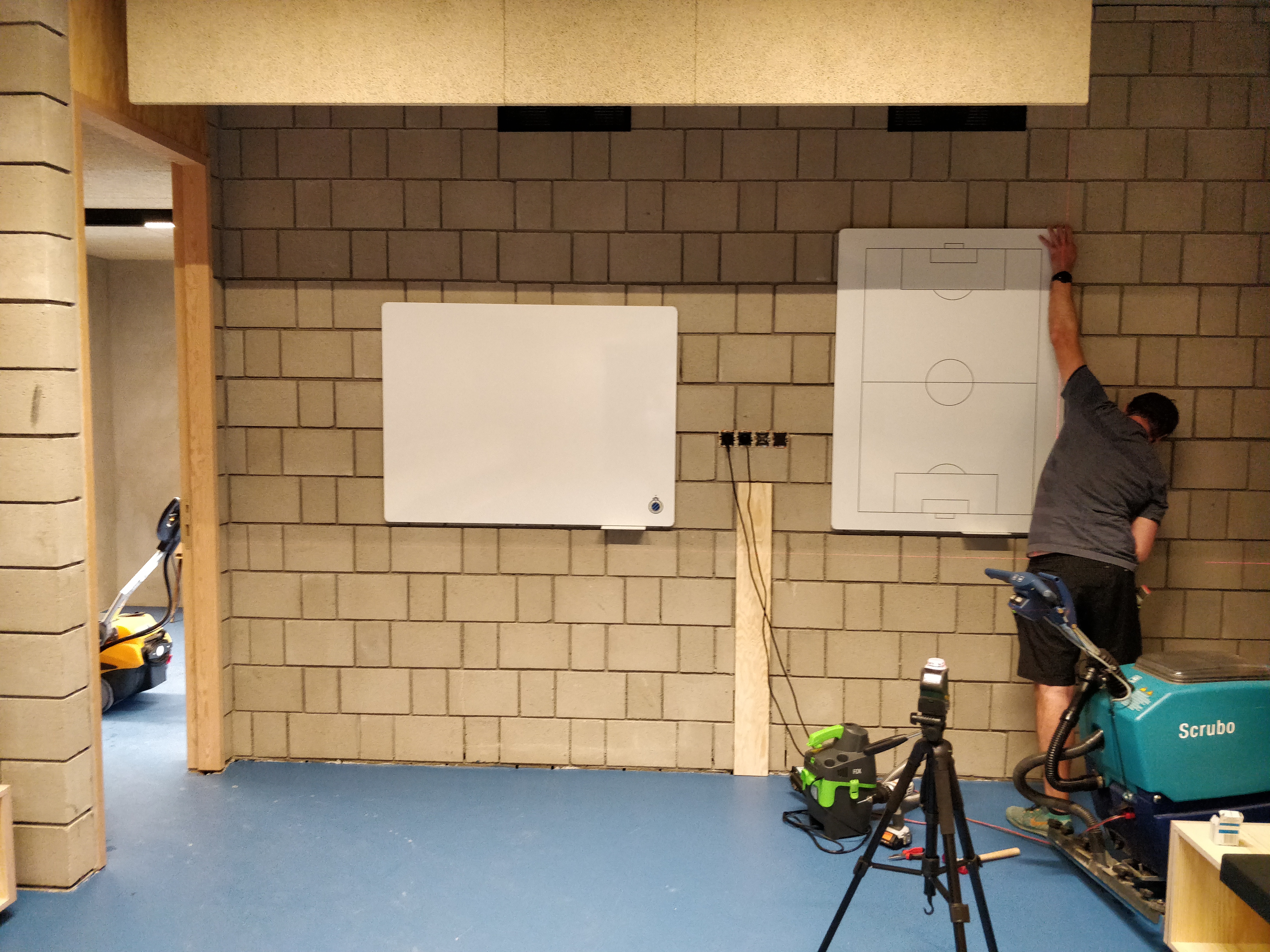 Club Brugge - Marcelis Smart Office - Legamaster tactical voetbelveld whiteboard met logo - Belgie - Vlaams brabant