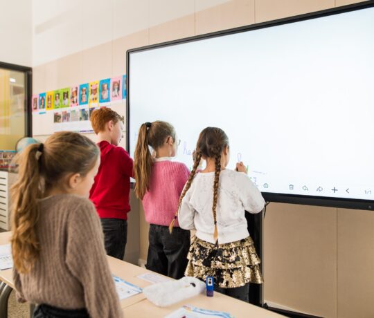 Ctouch Riva R2 Onderwijs touch digibord klaslokaal