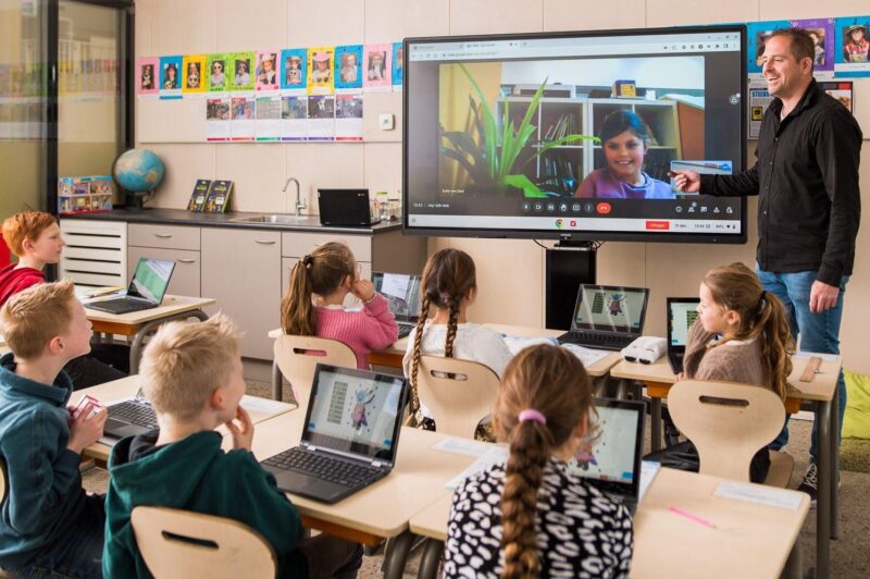 Ctouch riva digibord touch hybride onderwijs klaslokaal